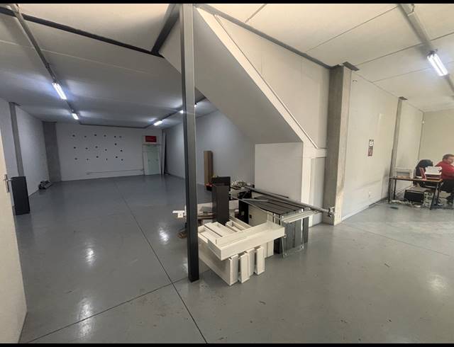 550M² WAREHOUSE TO LET IN STIKLAND INDUSTRIAL